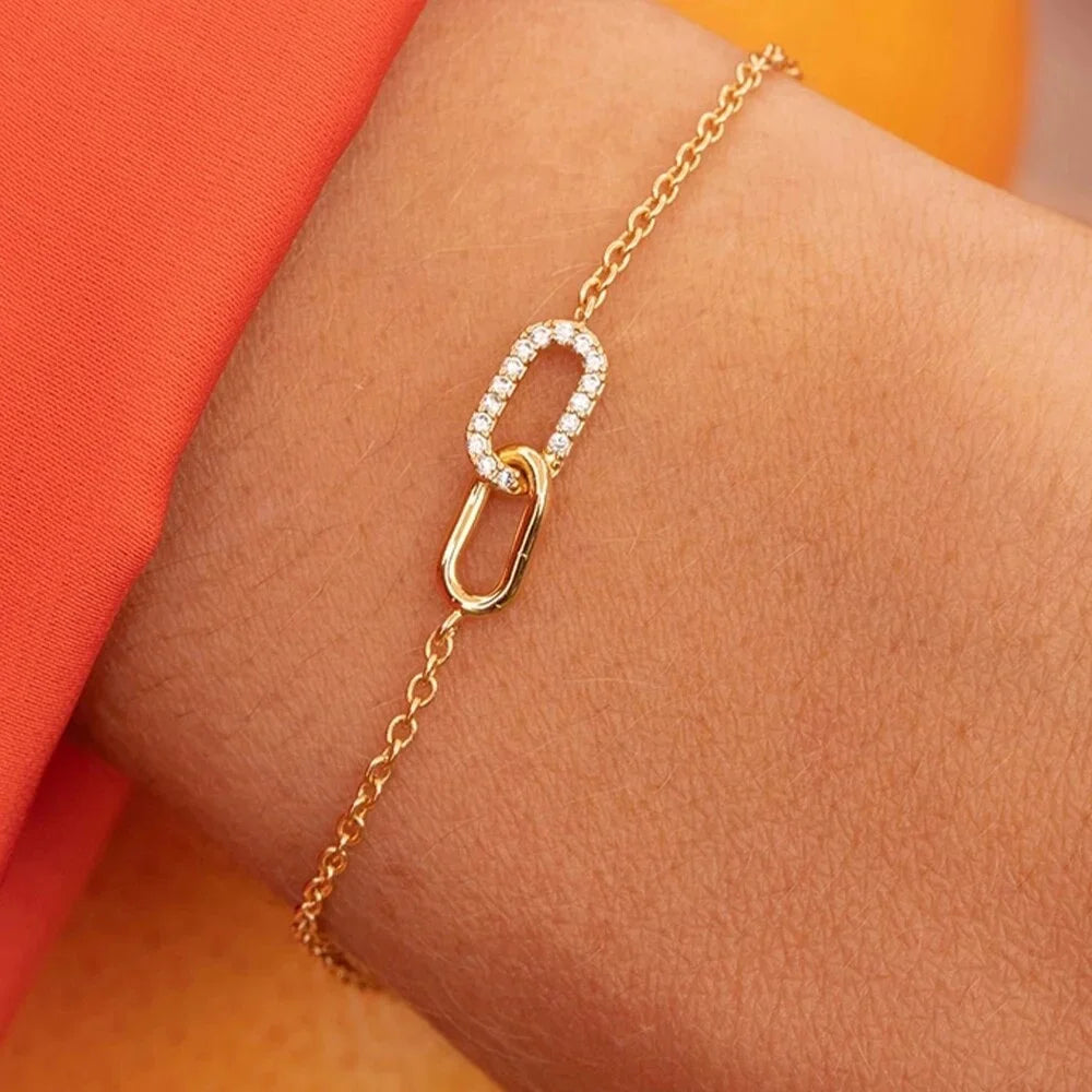 Eos Link Bracelet in 18K gold-plated sterling silver with opal stone, featuring an elegant infinity link design. A stylish jewelry piece for women.