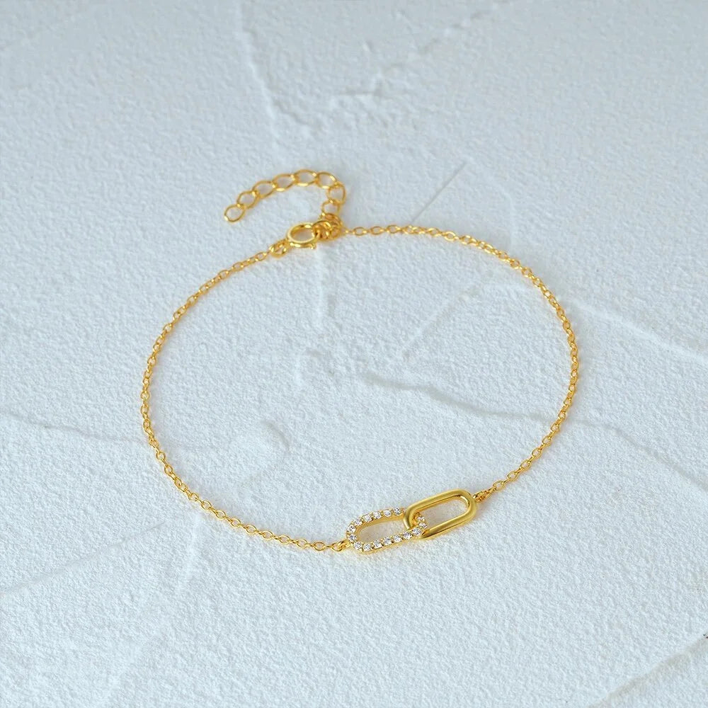 Eos Link Bracelet in 18K gold-plated 925 sterling silver with opal stone. Features an elegant infinity link design, perfect for daily wear and gifting.